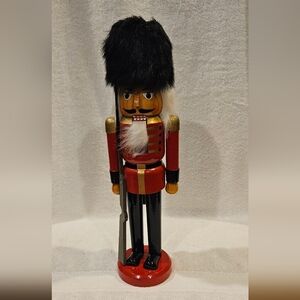 VINTAGE TRADITIONAL SOLDIER NUTCRACKER